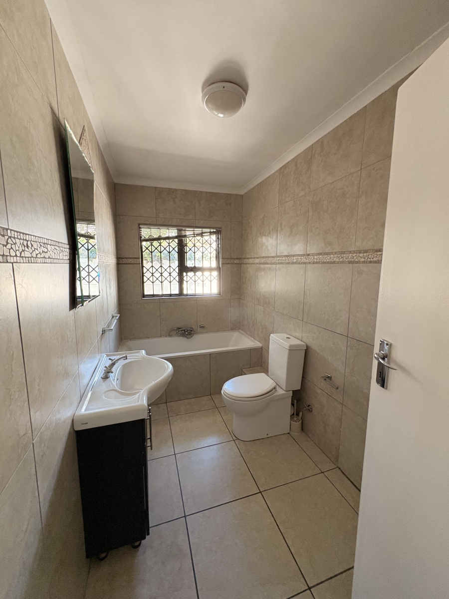 To Let 4 Bedroom Property for Rent in Kirstenhof Western Cape